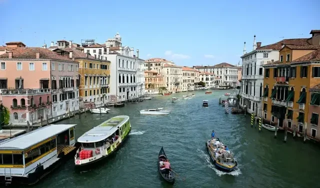 Çifti britanik zhytet në kanalin e Venecias, gjobitet dhe i ndalohet hyrja për 48 orë