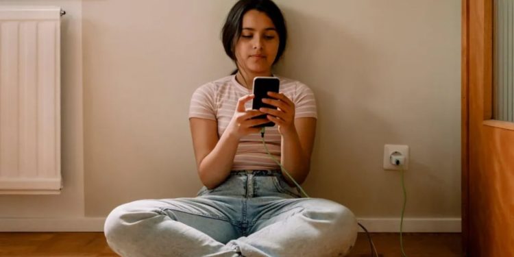 Australia ndalon mediat sociale për fëmijët nën 16 vjeç, raporti paralajmëron rreziqet: Saktësia…