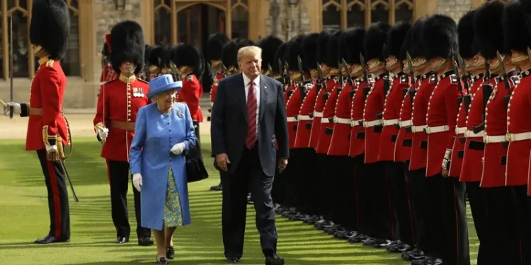 Gafat e famshme presidenciale amerikane ndaj familjes mbretërore britanike