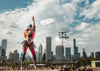 Shikoni foto mahnitëse të Chappell Roan, Charli XCX dhe Doja Cat të nominuara për çmimin e fotografisë muzikore