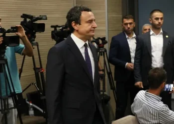 Kurti paraqitet në Gjykatë për rastin e kërcënimit nga rrjetet sociale, dy të akuzuar për kanosje