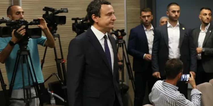 Kurti paraqitet në Gjykatë për rastin e kërcënimit nga rrjetet sociale, dy të akuzuar për kanosje