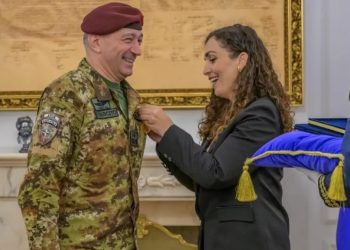 Vizitë lamtumire e Gjeneral Barduanit, Osmani i jep Medaljen Presidenciale