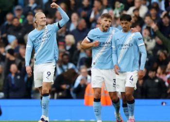 Manchester vishet blu, City i jep ”leksion futbolli” United