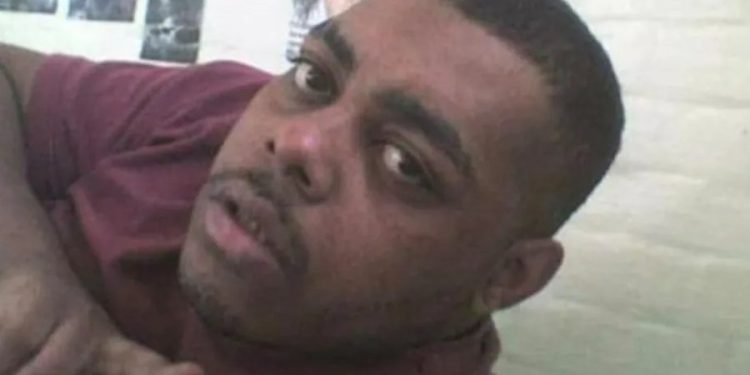 Skandal në Britaninë e Madhe, vodhi një telefon dhe u dënua 2 vite… pas 20 vitesh është sërish në burg