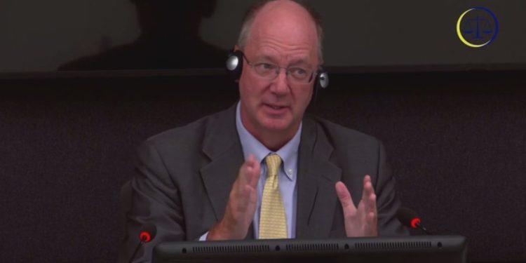 Vazhdon mbrojtja e UÇK në Hagë, Williams mbyll dëshminë: Thaçi nuk ishte fshatar, u arsimua në Zvicër