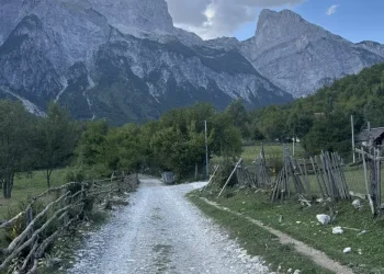Vdiq aksidentalisht në Alpe, nxirret nga humnera trupi i turistit holandez