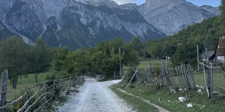 Vdiq aksidentalisht në Alpe, nxirret nga humnera trupi i turistit holandez