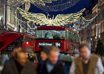 Vizitorët, tarifë për të hyrë në Britani – Shtetasit që udhëtojnë pa viza duhet të aplikojnë për autorizim