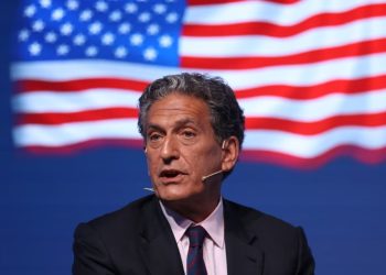 “Kam shumë për të thënë”/ Ish-ndihmësekretar amerikan i Shtetit: Do të jem dëshmitar në mbrojtjen e Thaçit