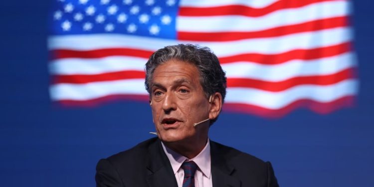 “Kam shumë për të thënë”/ Ish-ndihmësekretar amerikan i Shtetit: Do të jem dëshmitar në mbrojtjen e Thaçit