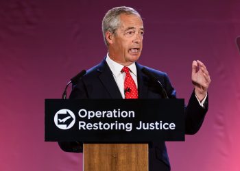 A mendoi vërtet Partia Laburiste se ishte ide e mirë të linte Farage-in të rrëmbente titujt kryesorë të verës?