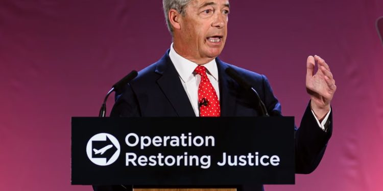 A mendoi vërtet Partia Laburiste se ishte ide e mirë të linte Farage-in të rrëmbente titujt kryesorë të verës?