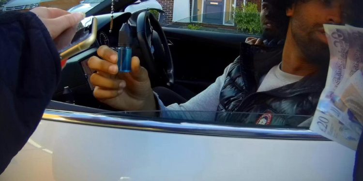 Porosita cigare elektronike me drogë në Snapchat. Ishte aq e lehtë sa të merrja picë.