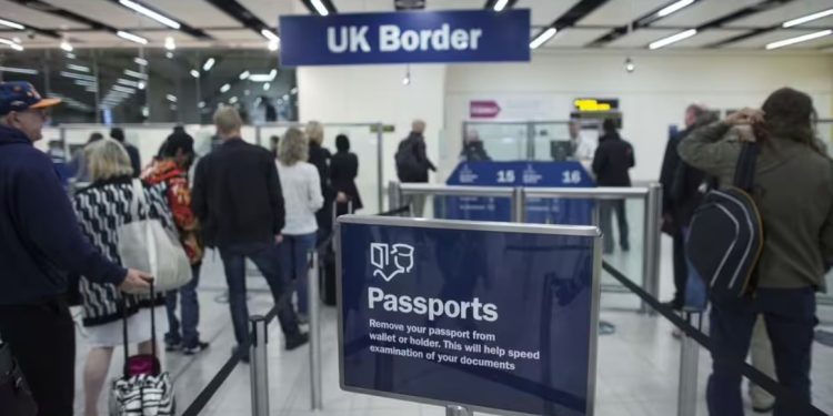 Deputetët e majtë kërkojnë që reformat të hidhen në koshin e plehrave në luftën e re civile të Partisë Laburiste kundër migracionit.