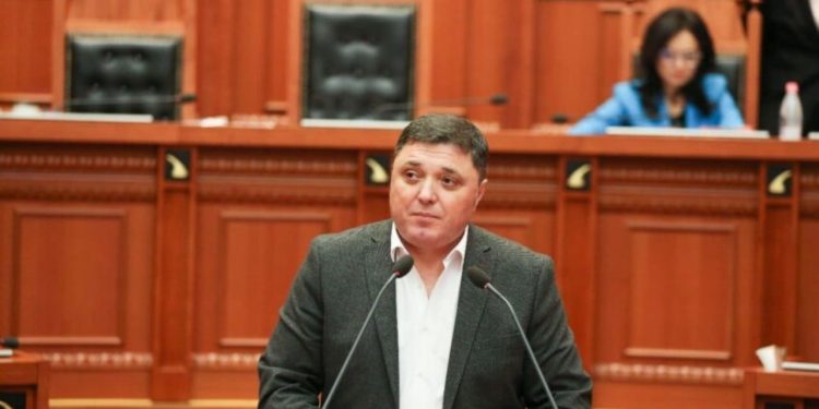 Nuk arriti të siguronte karrigen në Kuvend, ish-deputet i PD i bashkohet ekipit të Presidentes Osmani! Ja pozicioni që do të ketë