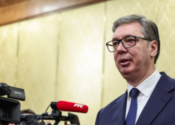 Vuçiç paralajmëron blerje të mundshme armësh nga Kina