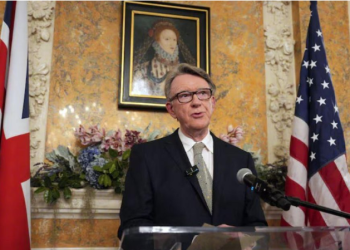 Shkarkohet ambasadori i Britanisë së Madhe në Shtetet e Bashkuara