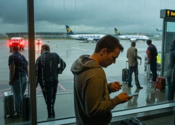 Zjarri shkakton vonesa në aeroportin e Londrës nga ku nisen fluturimet drejt Tiranës dhe Prishtinës