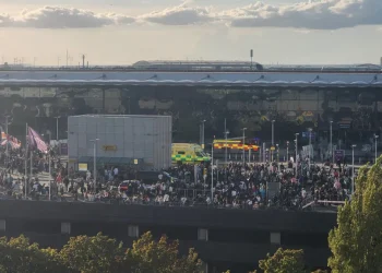 Heathrow rihapet pas frikës për ‘materiale të rrezikshme’