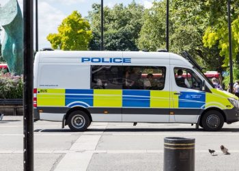 Spiunonin për Rusinë, Britania arreston 2 burra dhe një grua të dyshuar si agjentë