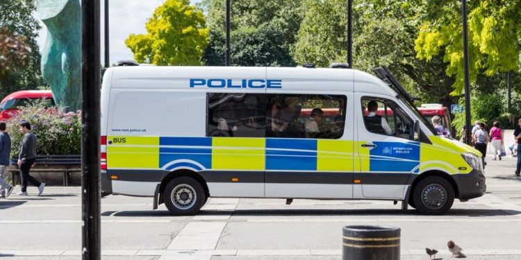 Spiunonin për Rusinë, Britania arreston 2 burra dhe një grua të dyshuar si agjentë