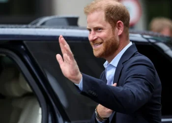 Takimi për të cilin të gjithë po flasin: Princi Harry u takua me Mbretin Charles për herë të parë pas 18 muajsh