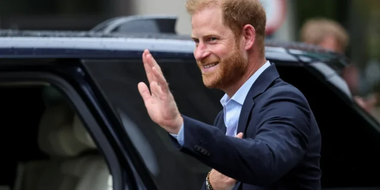 Takimi për të cilin të gjithë po flasin: Princi Harry u takua me Mbretin Charles për herë të parë pas 18 muajsh