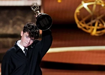 Fjalimi emocionues nga fituesi më i ri në moshë i çmimit “Emmy”: Tre vjet më parë isha askush, tani jam këtu