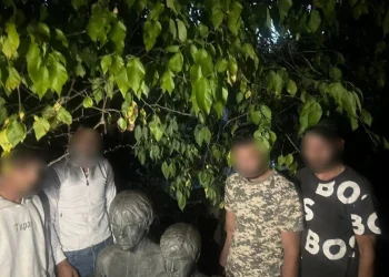 Katër persona nga Shkupi kapen duke vjedhur bustin prej bronzi në varrezat e Butelit