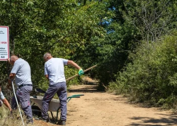 KFOR vendos tabela të reja paralajmëruese në kufijtë e Kosovës