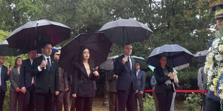 Krerët e shtetit nderojnë viktimat e sulmeve terroriste të 11 shtatorit në SHBA