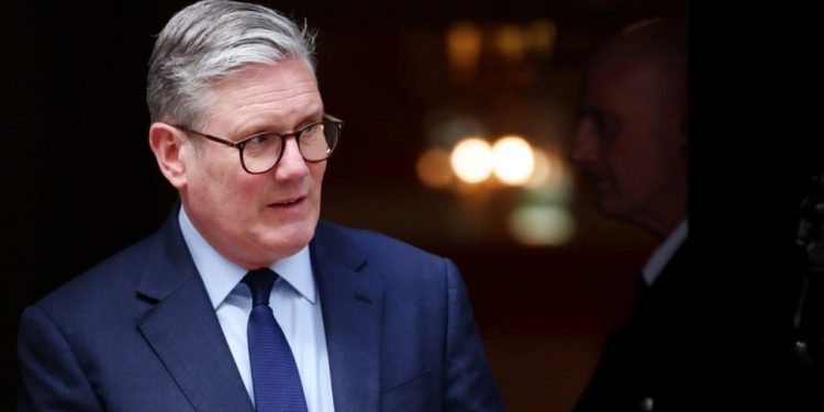 Britani, rregulla të reja për azilkërkuesit! Starmer “kërcen” nga belaja