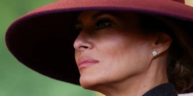 FOTO/ Melania Trump merr gjithë vëmendjen me stilin e saj në Londër