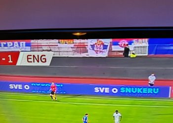 Skandal në Beograd/ Tifozët serbë me thirrje “Kosova është Serbi”, gjatë ndeshjes kundër Anglisë