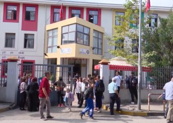 Nis viti i ri shkollor – Dyfishohet numri i oficerëve të sigurisë, forcohen masat që ndalojnë celularët në mësim