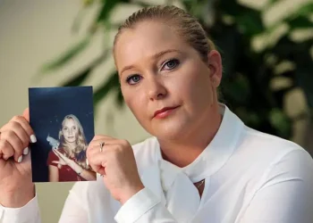 Giuffre mendoi se mund të ‘vdiste si skllave seksi’ në duart e Epstein dhe rrethit të tij, zbulojnë kujtimet