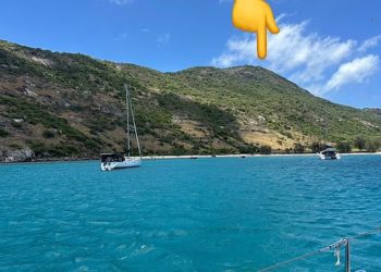 Udhëtimi i ëndrrave kthehet në tragjedi/ 80-vjeçarja pagoi 80 mijë paund në turin me kroçiere, gjendet e vdekur pasi e harrojnë në ishull