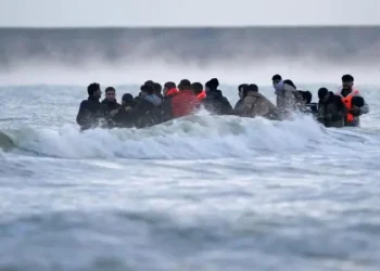 Emigranti i larguar në Francë kthehet në Mbretërinë e Bashkuar me një varkë të vogël