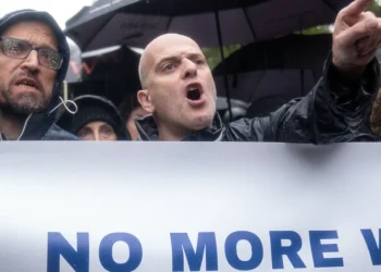 Lammy-t i thanë ‘turp të të vijë’ turma që mori pjesë në protestën kundër sulmit