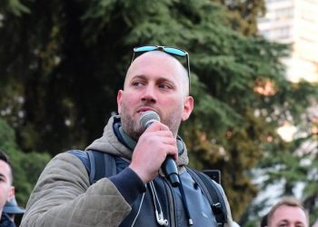 Rama e quajti aktor që të bën për të qeshur, Binaj: Aktori më i madh është Edi Rama, u merr 140 milionë euro qytetarëve duke “i bindur” se po bën incinerator