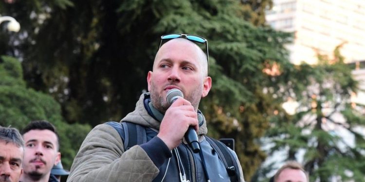 Rama e quajti aktor që të bën për të qeshur, Binaj: Aktori më i madh është Edi Rama, u merr 140 milionë euro qytetarëve duke “i bindur” se po bën incinerator