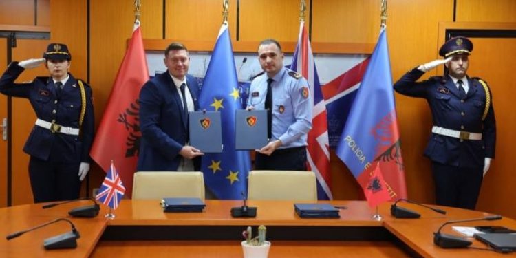 Policisë së Shtetit i dhurohen pajisje të teknologjisë së fundit nga Britania