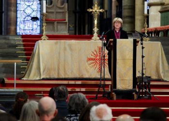 “Urrejtja dhe racizmi nuk mund të na ndajnë”, thotë Kryepeshkopja e parë e Canterbury-t, Sarah Mullally.