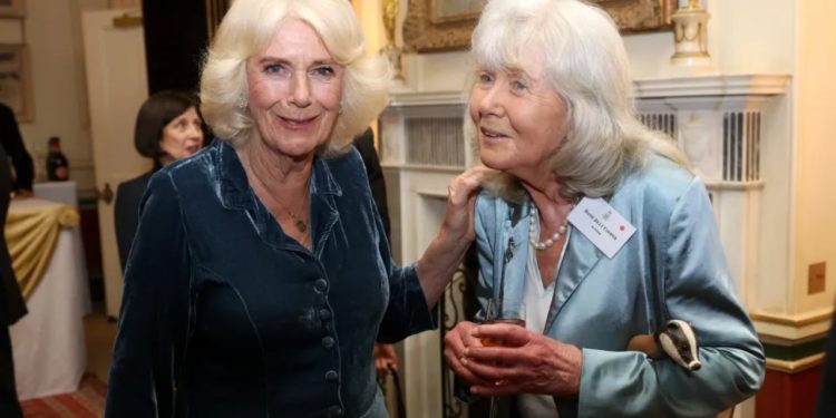 Bota e artit në zi, ndahet nga jeta shkrimtarja e njohur britanike, Dame Jilly Cooper