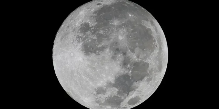 Hëna e rrallë e Korrjes së Tetorit që lind të martën shënon superhënën e parë të vitit 2025