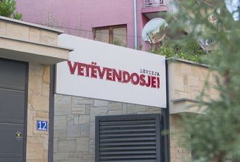 VIDEO/ Vetëvendosja e Kurtit -Ramës: Erdhe me urgjencë në 2015 për të ngritur Gjykatën Speciale, sot del e bën protesta