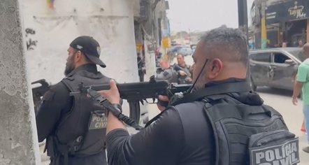 VIDEO/ Lufta me bandat e drogës në Brazil, kaos në Rio. Dronë me bomba, 200 të shtëna në minutë dhe viktima