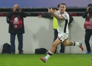 “Shqiponja është simbol kombëtar”, peticion kundër UEFA-s pas ndëshkimit të Manajt