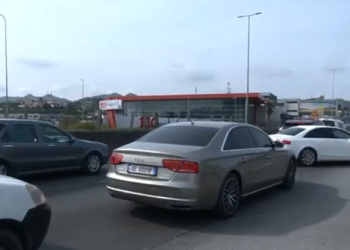 Riparimi i aksit Vorë – Durrës pezullohet për shkak të trafikut të rënduar